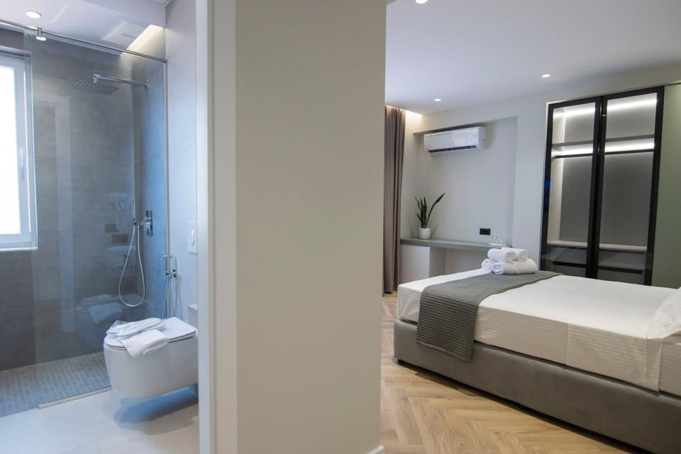 Shower, Toilet, Bed, Bathroom, Bedroom, towels, air conditioner