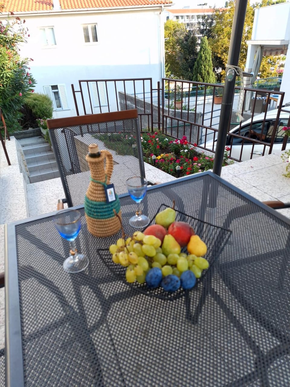 Balcony/Terrace, Food and drinks