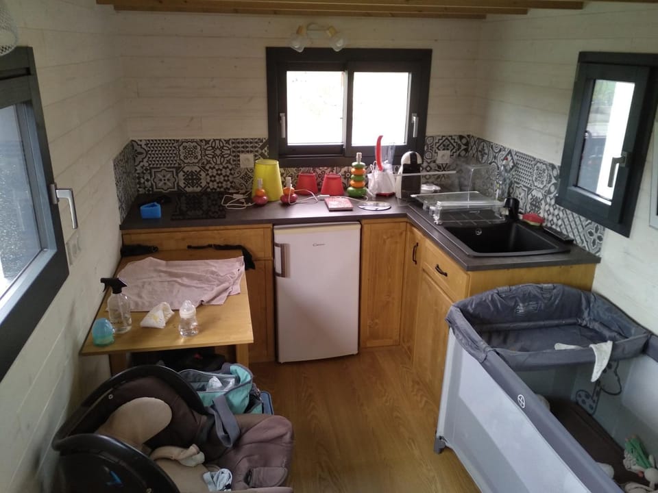 Kitchen or kitchenette