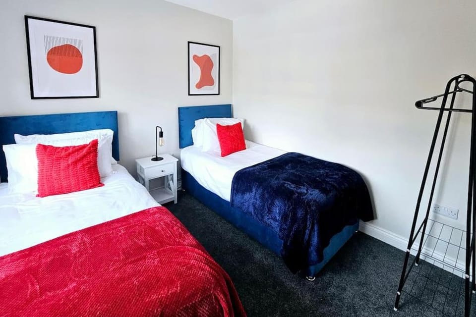 Sapphire House - Groups Contractors Families Birmingham Solihull House in Solihull