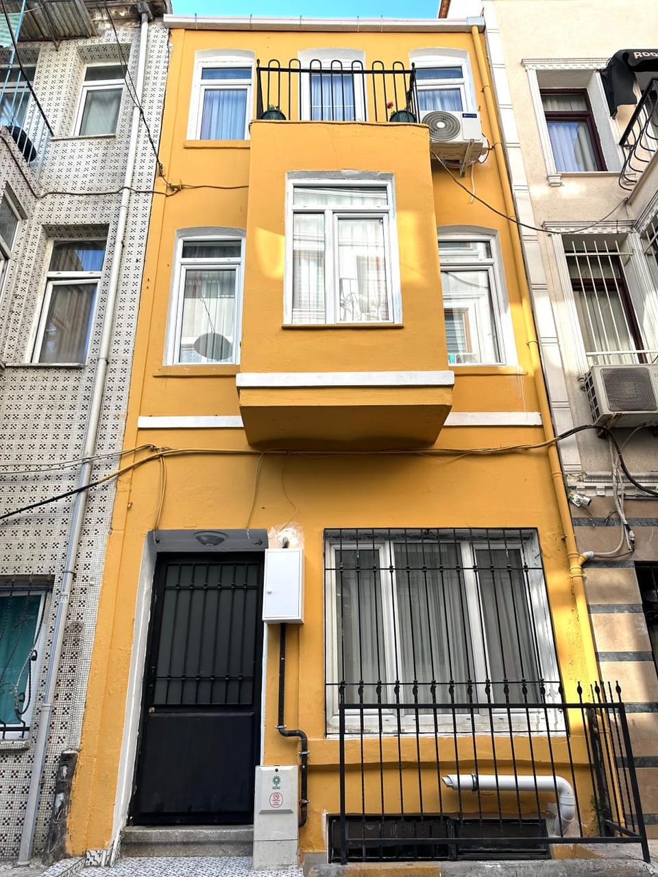 Property building, Day