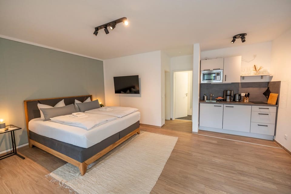 Bed, Kitchen or kitchenette, Photo of the whole room, kitchen