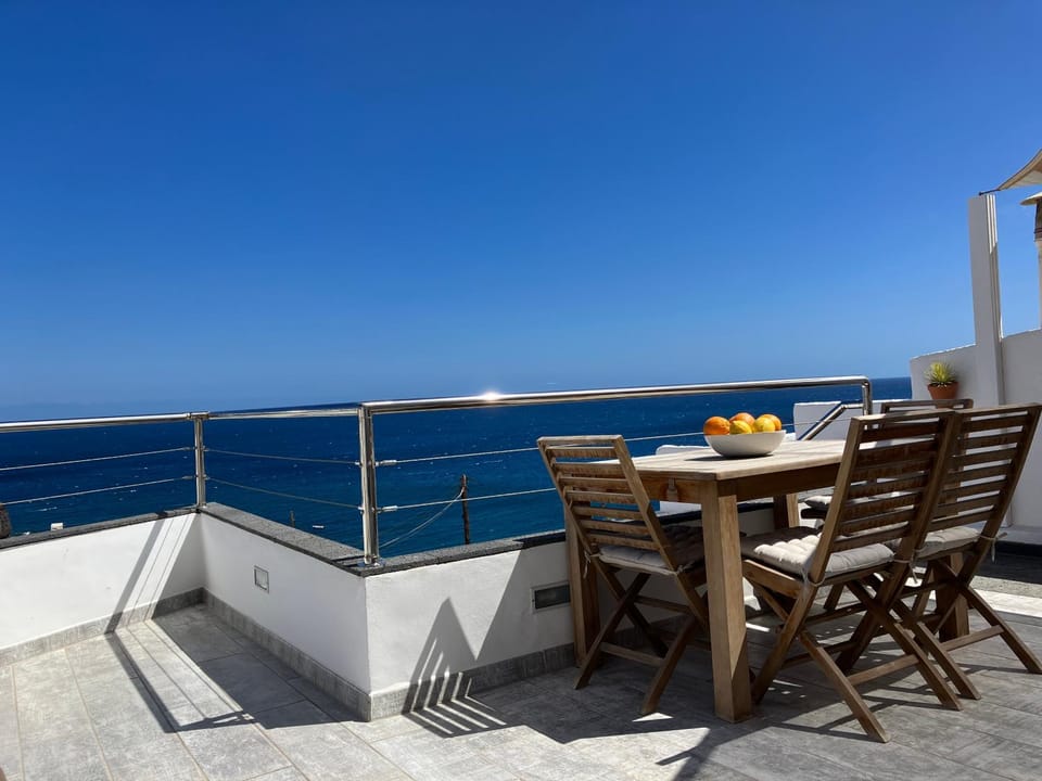 View (from property/room), Balcony/Terrace, Food, Sea view