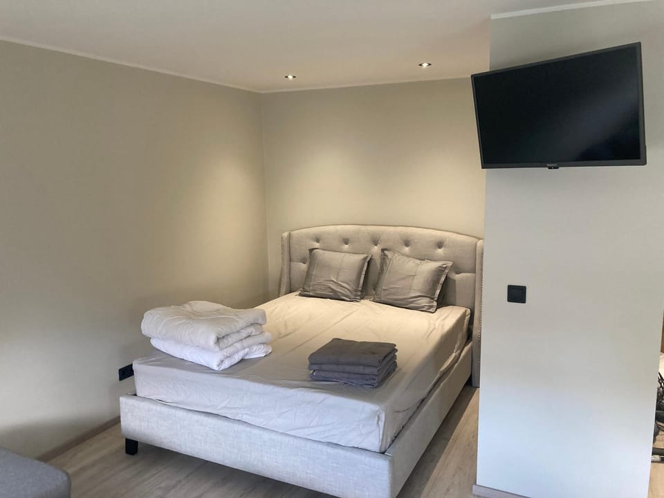 Bed, TV and multimedia