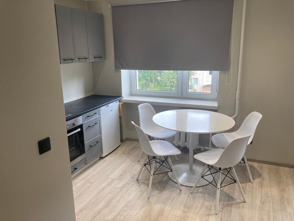 Kitchen or kitchenette, Dining area, oven
