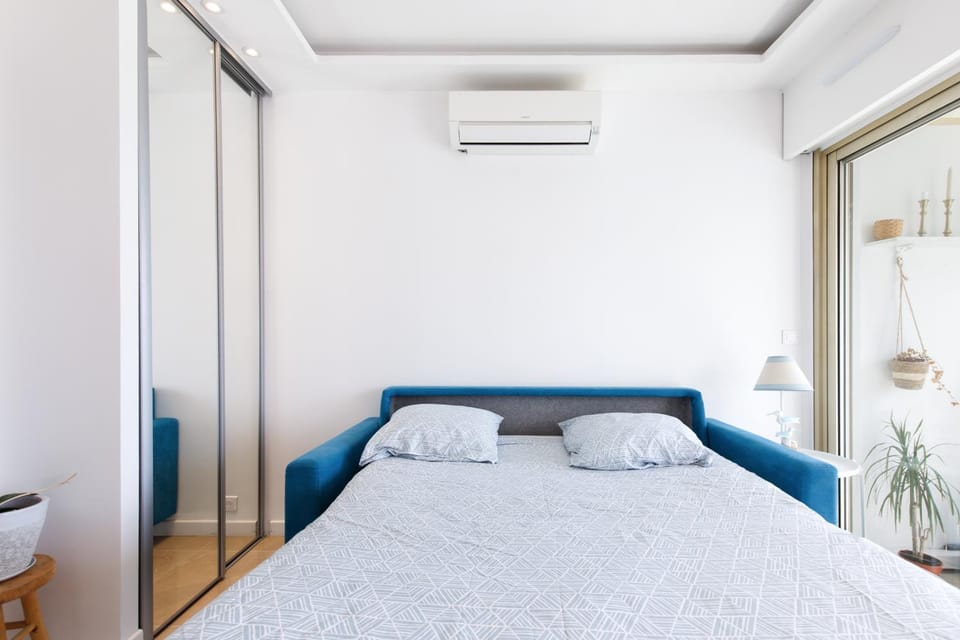 Cannes-vue mer Esterel-balcon-Plage Apartment in Cannes