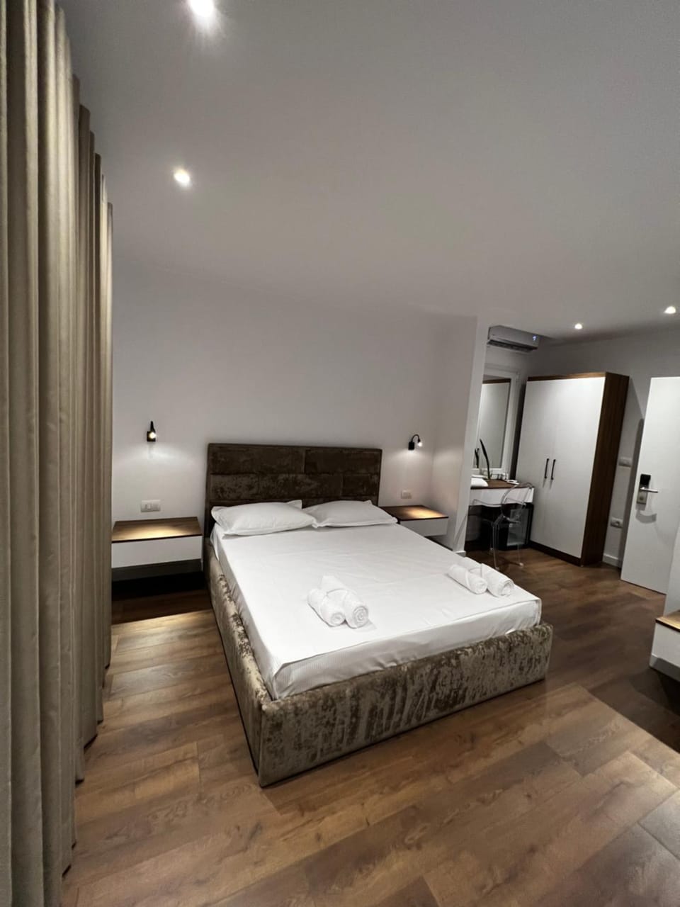 Bed, Photo of the whole room, Bedroom, wardrobe
