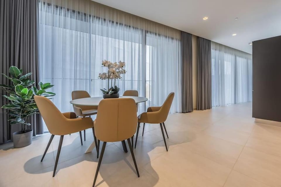 Luxury apartment with common skypool in the prestigious Mercury Tower by SF HOMES Apartment in Saint Julians