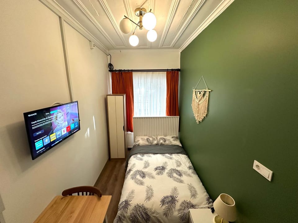 Bed, Photo of the whole room