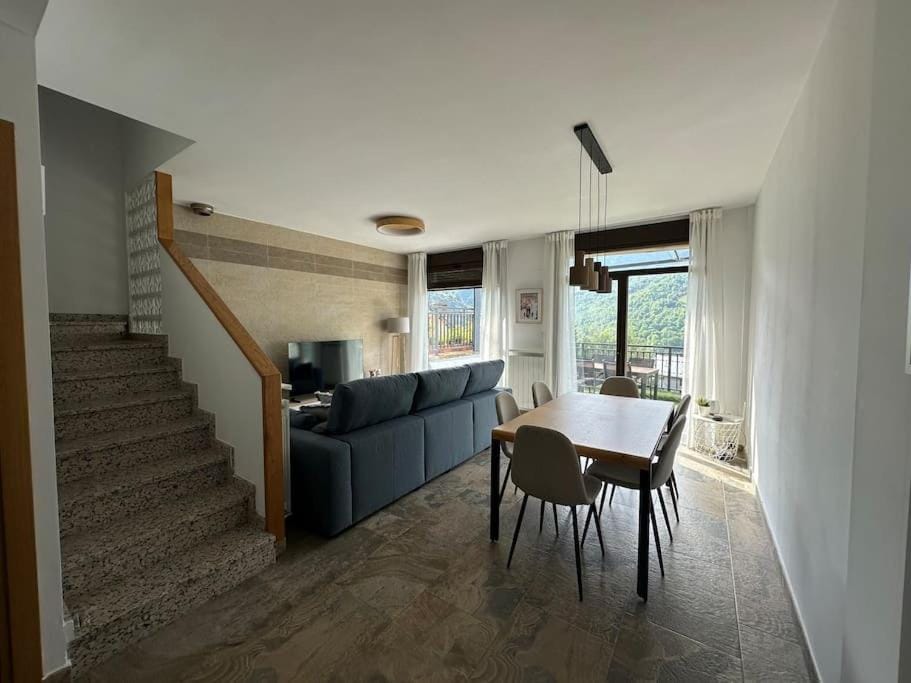 Living room, Dining area