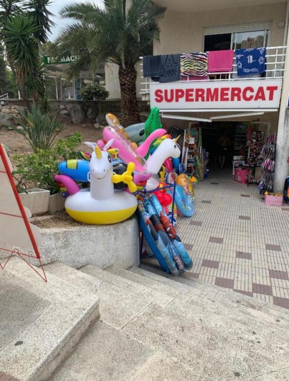 Supermarket/grocery shop