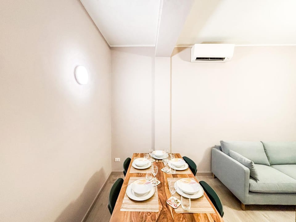 Living room, Seating area, Dining area, air conditioner