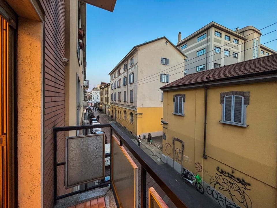 Property building, Day, Neighbourhood, View (from property/room), Balcony/Terrace, City view, Street view, Location, Parking