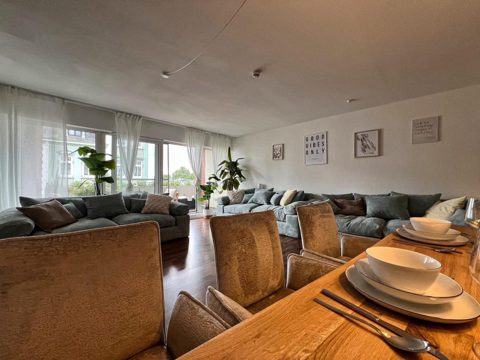 Living room, Seating area, Dining area