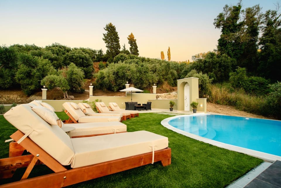 Patio, Spring, Day, Natural landscape, Garden, Living room, Garden view, Pool view, Swimming pool, sunbed