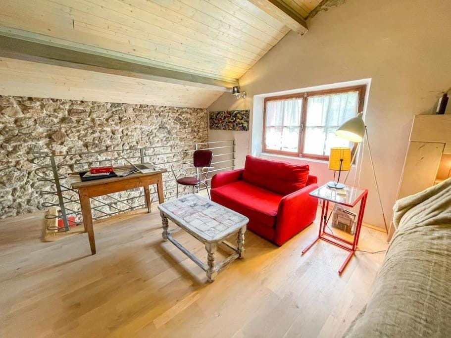 Bed, Living room, Photo of the whole room, Seating area, Bedroom