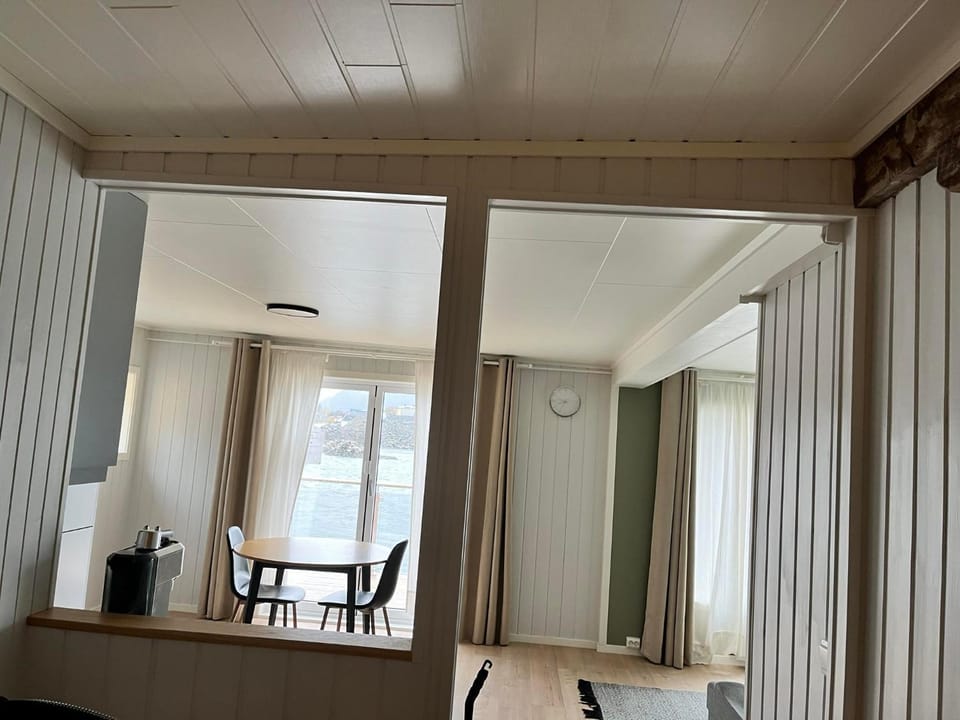 The Harbour House, dorm and twin, selfservice hostel Hostel in Lofoten