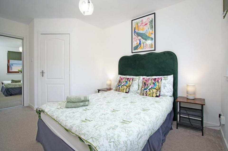 2Bed City Central East End Gem with Free Parking Apartment in Glasgow