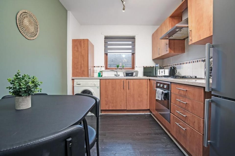 2Bed City Central East End Gem with Free Parking Apartment in Glasgow