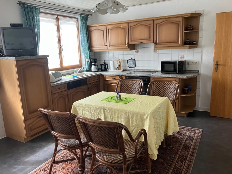Kitchen or kitchenette, Seating area, Dining area, dishwasher, oven, stove
