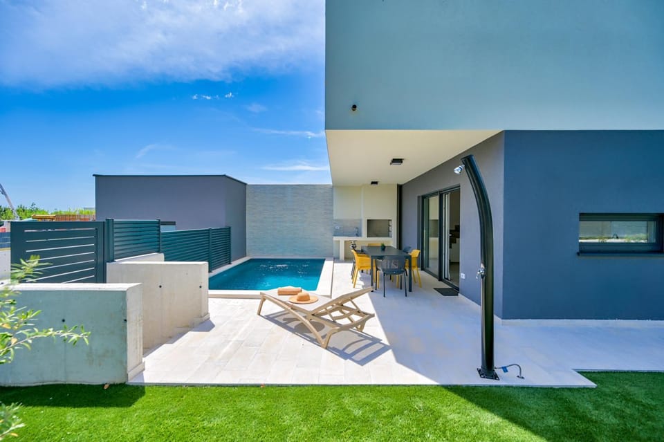 Garden, Pool view