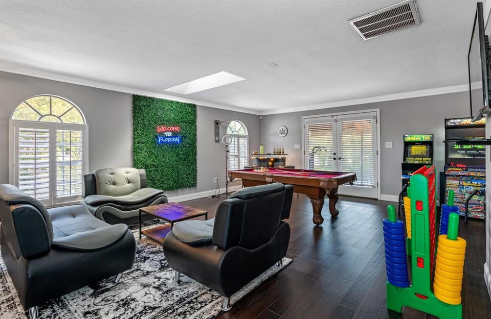 Luxury Mansion w Heated Pool and Spa House in Tampa