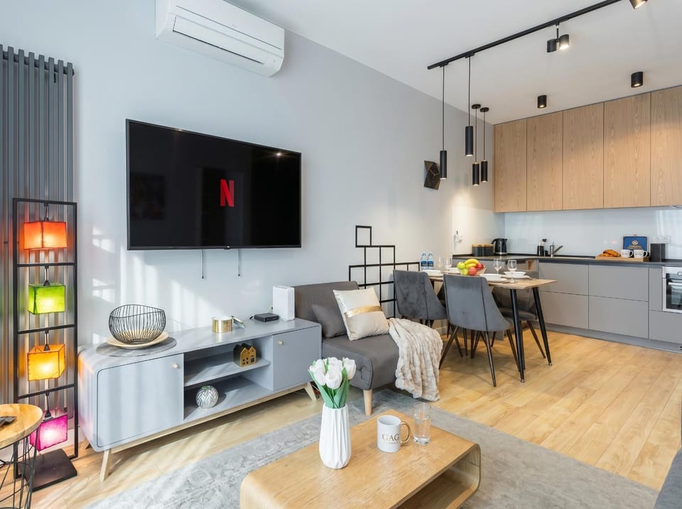 TV and multimedia, Coffee/tea facilities, Kitchen or kitchenette, Living room, Seating area, Dining area, minibar, pet friendly, stove