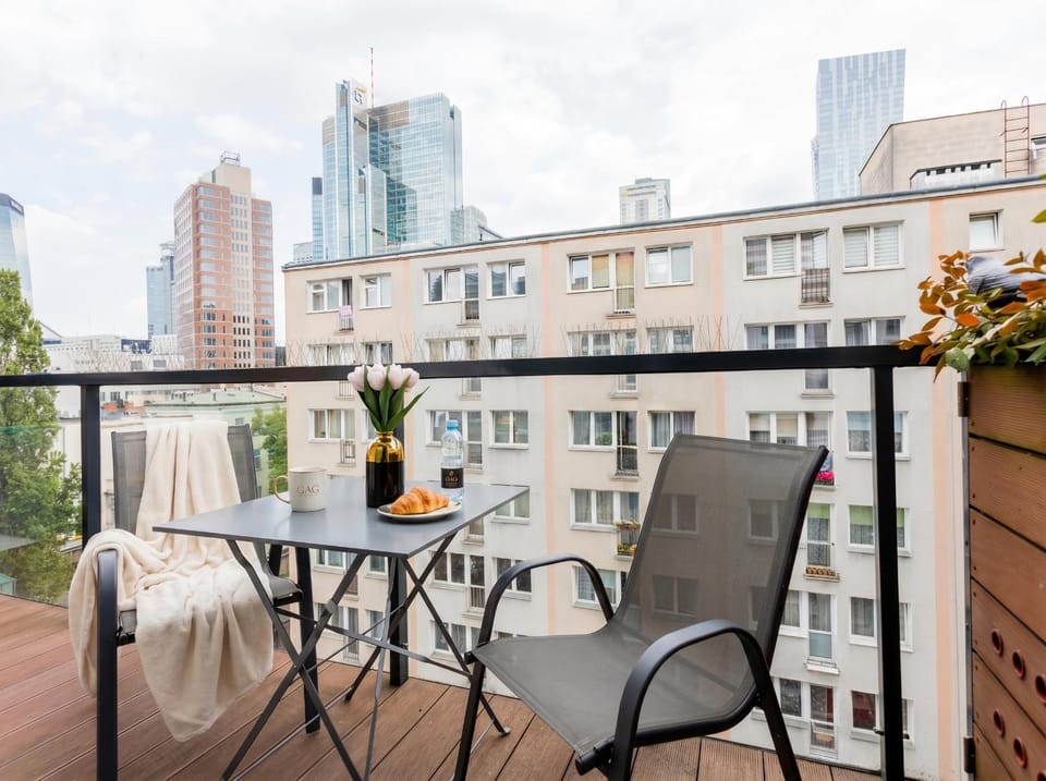 Property building, Patio, Day, View (from property/room), Balcony/Terrace, Living room, Seating area, Dining area, City view