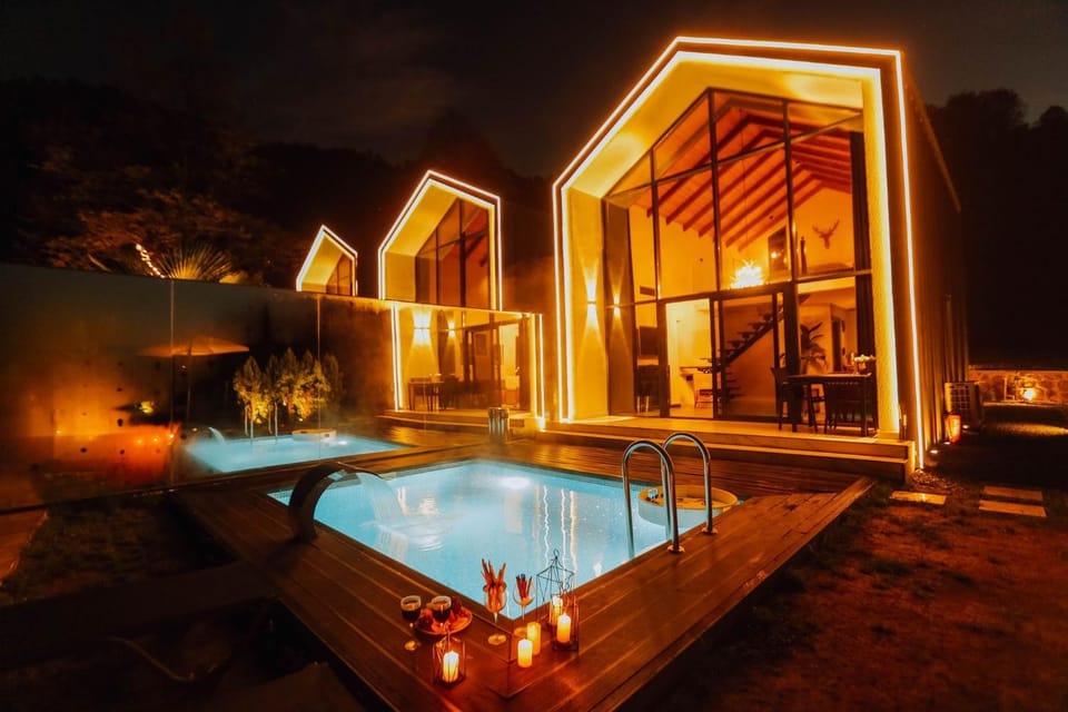 Night, Natural landscape, Hot Tub, Pool view, Swimming pool, sunbed
