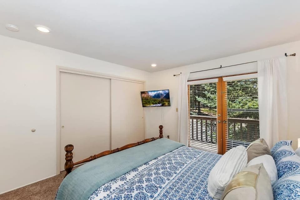 Snowy Pines Summit Apartment in Big Bear