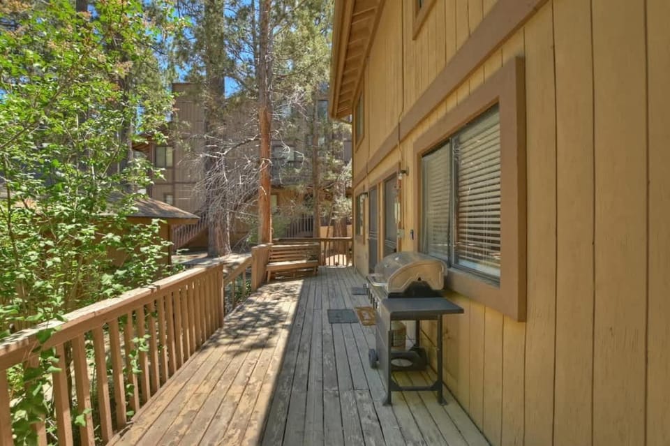 Snowy Pines Summit Apartment in Big Bear