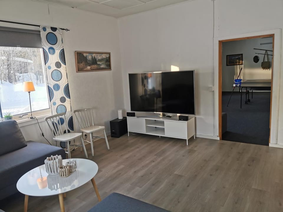 Communal lounge/ TV room