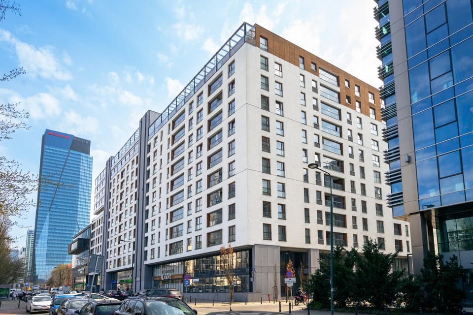Property building, Day, Neighbourhood, City view, Street view, Location, Parking