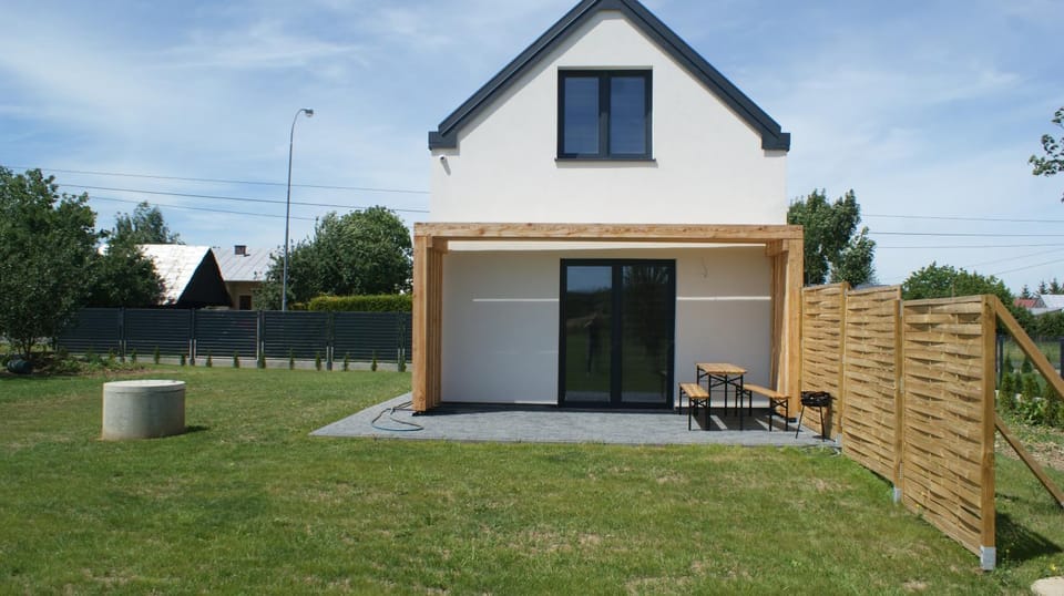Property building, Day, Garden, Balcony/Terrace