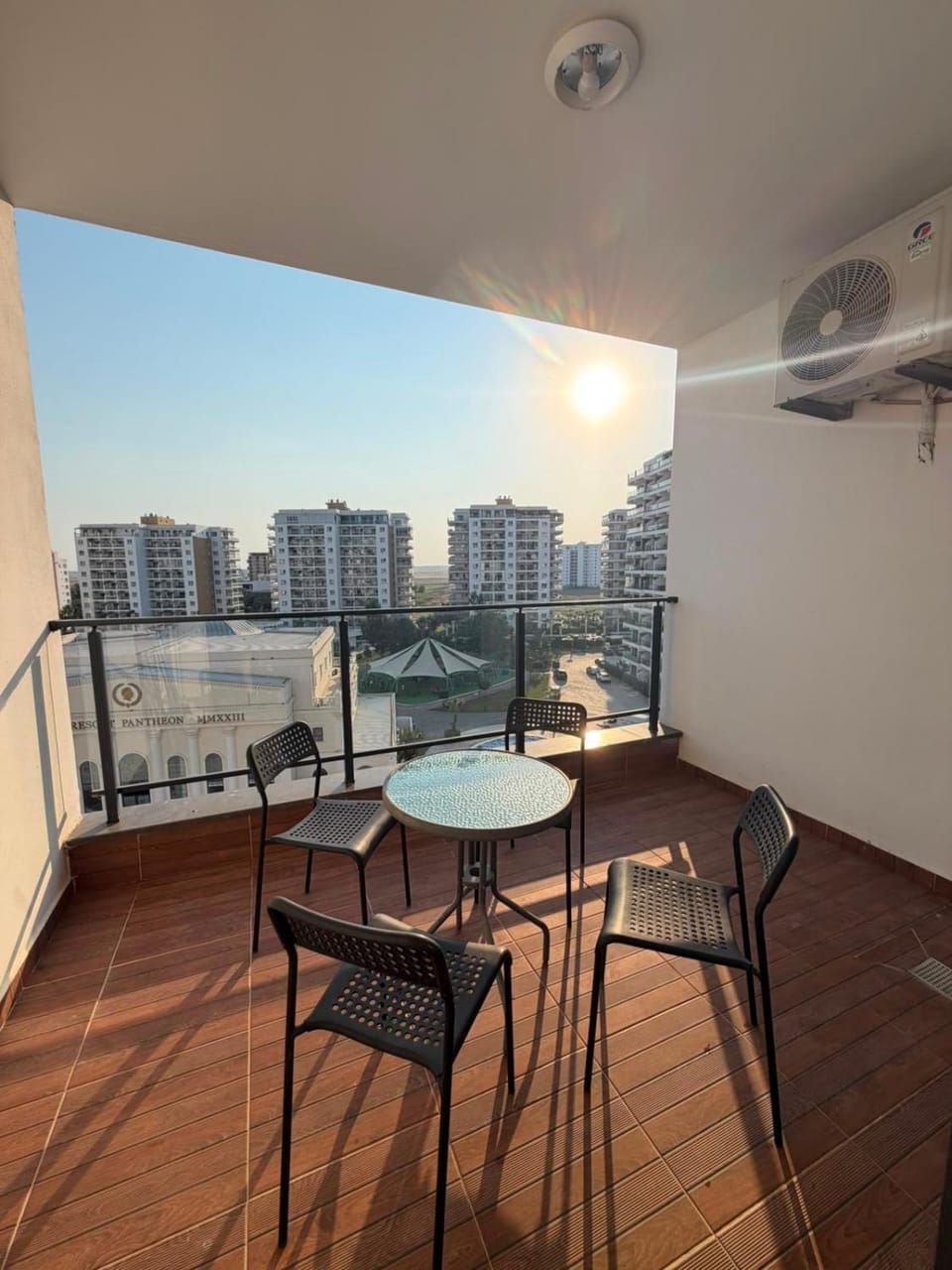 Day, Natural landscape, View (from property/room), Balcony/Terrace, Seating area, Dining area, City view