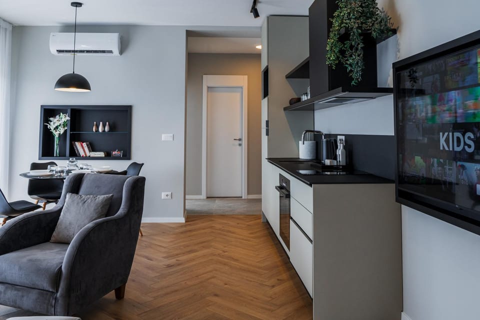 TV and multimedia, Living room, Dining area