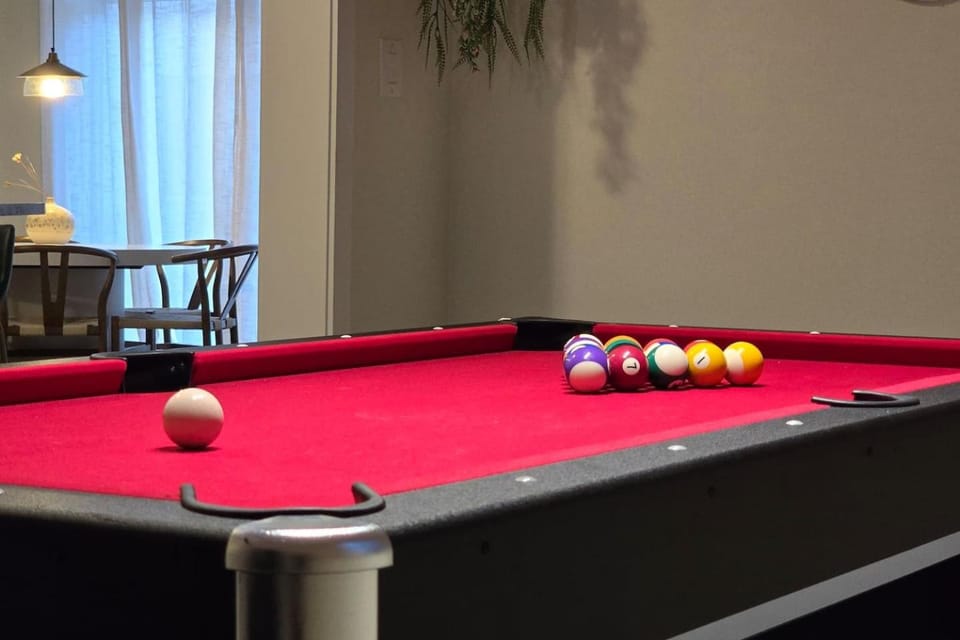 Billiard, Game Room