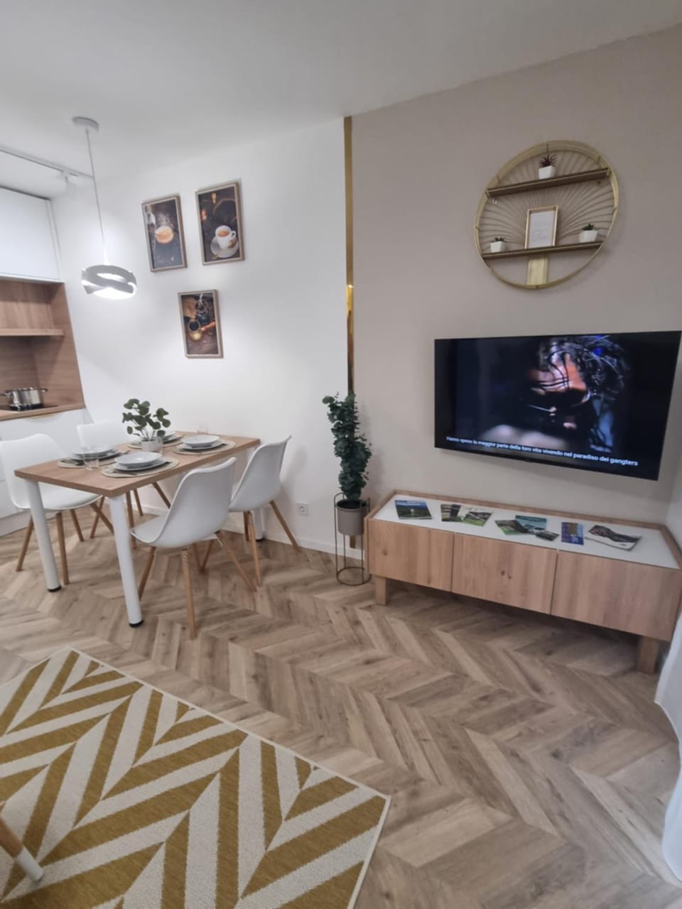 TV and multimedia, Living room, Dining area