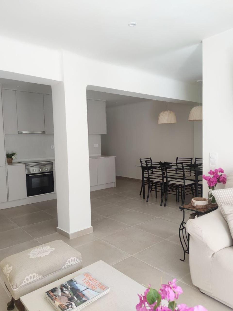Kitchen or kitchenette, Living room, Seating area, Dining area, stove