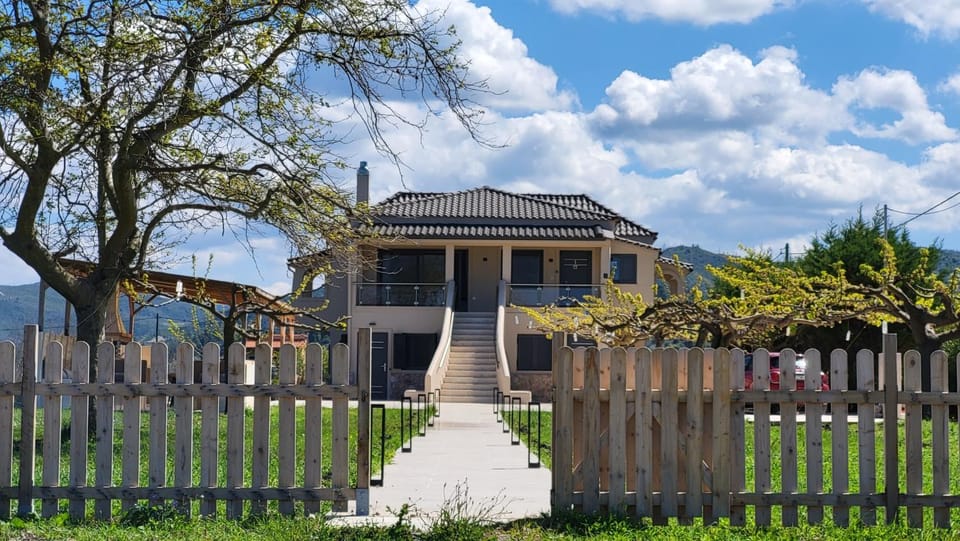 Property building, Natural landscape, Garden