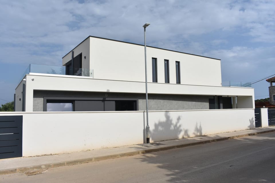 Property building, Day