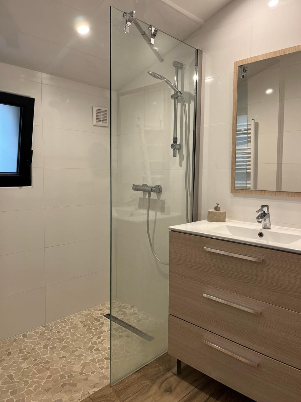 Chambre indépendante avec jardin - 100m de la mer Vacation rental in Normandy
