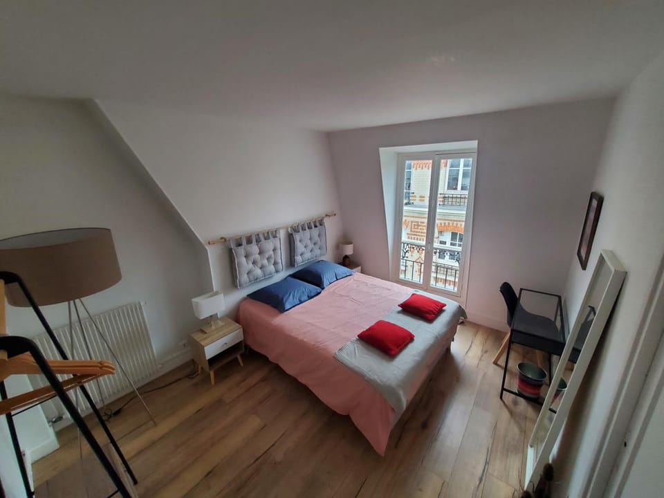Bed, Photo of the whole room