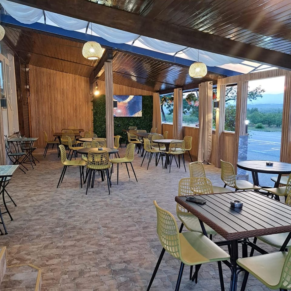 BLIM Restaurant Cazare Sound of Nature Bed and Breakfast in Romania
