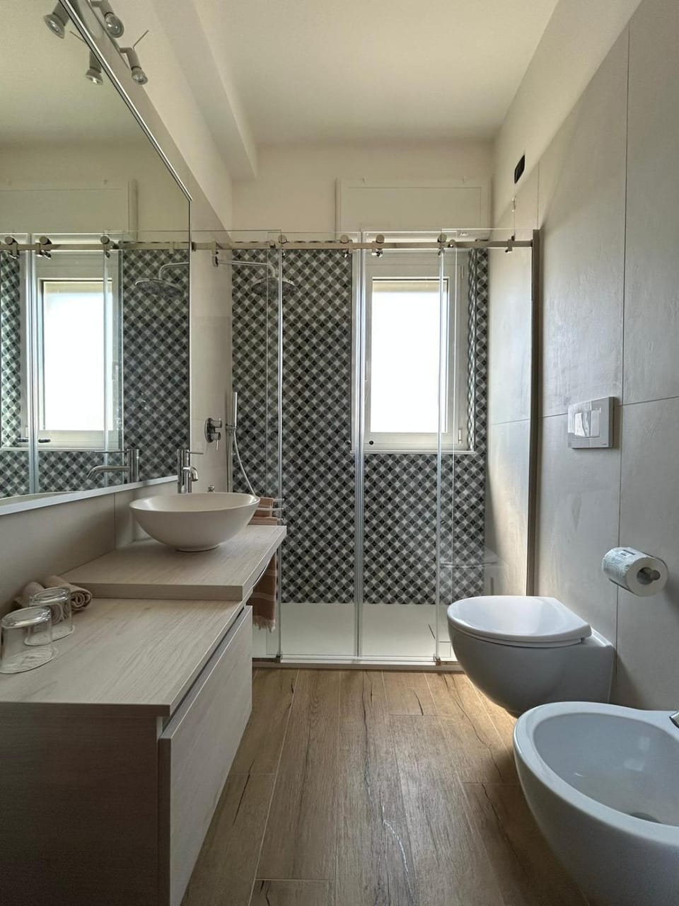 Shower, Toilet, Bathroom, bidet, towels