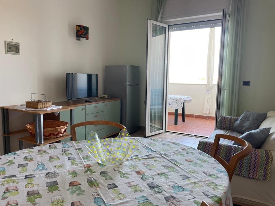 TV and multimedia, View (from property/room), Living room, Photo of the whole room, Dining area