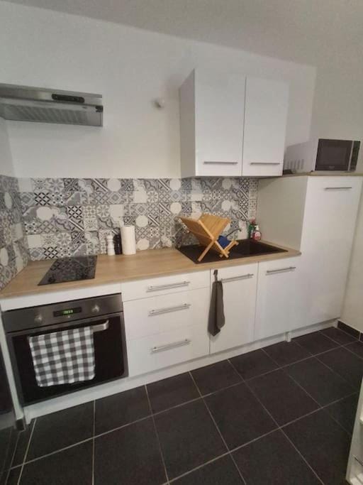 T1 meuble avec piscine commune Apartment in Auvergne-Rhône-Alpes