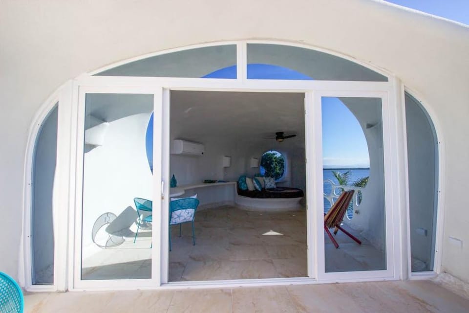 Shark Studio Retreat at Swan Villas - Gold Standard Certified Apartment in Stann Creek District