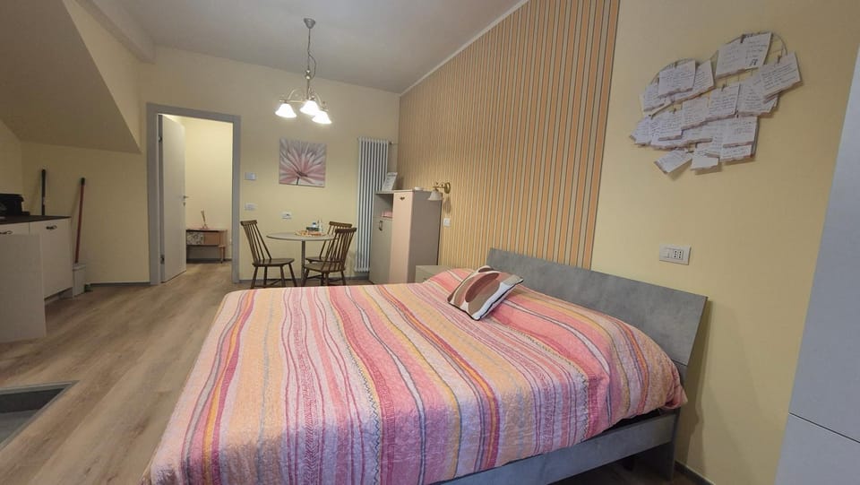 Bed, Photo of the whole room