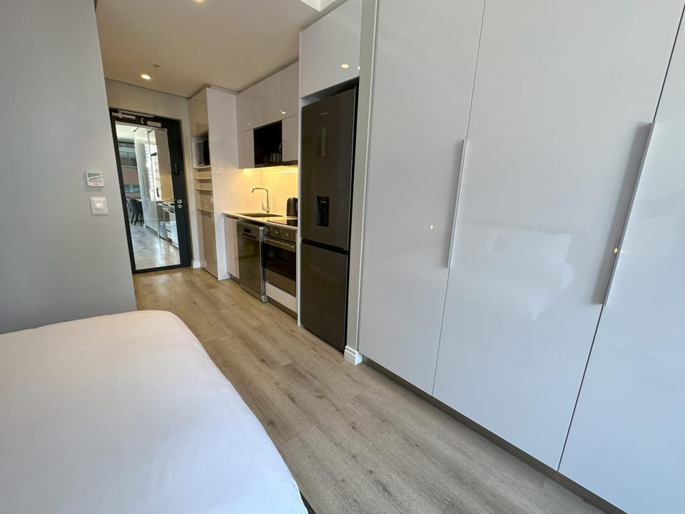 16onBree 1311 Studio in Central Cape Town, Wi-Fi, pool, free parking Apartment in Cape Town